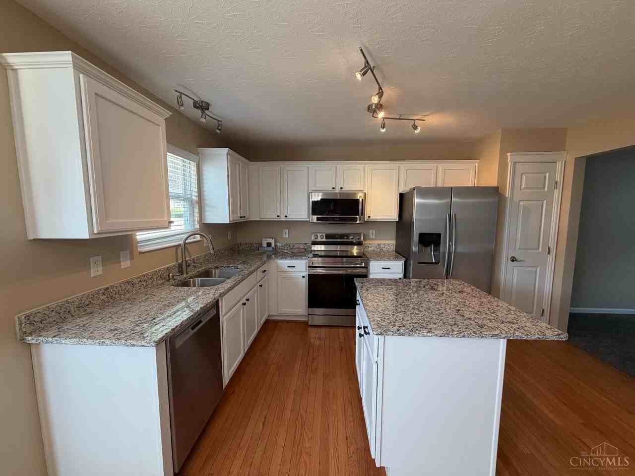 7801 Livingston Ct - Photo 4 of 20