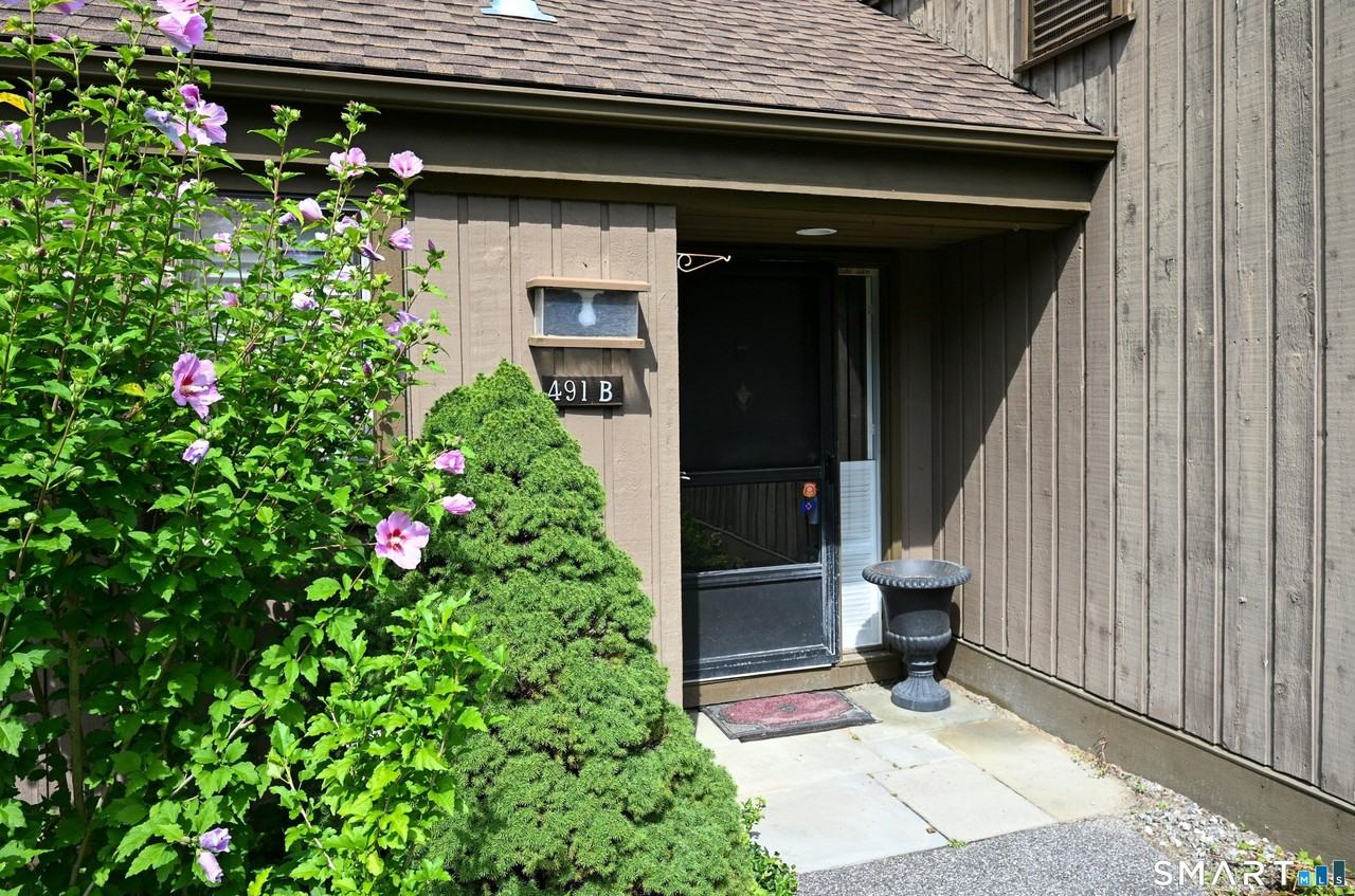 491 Heritage Vlg Unit B - Photo 2 of 33