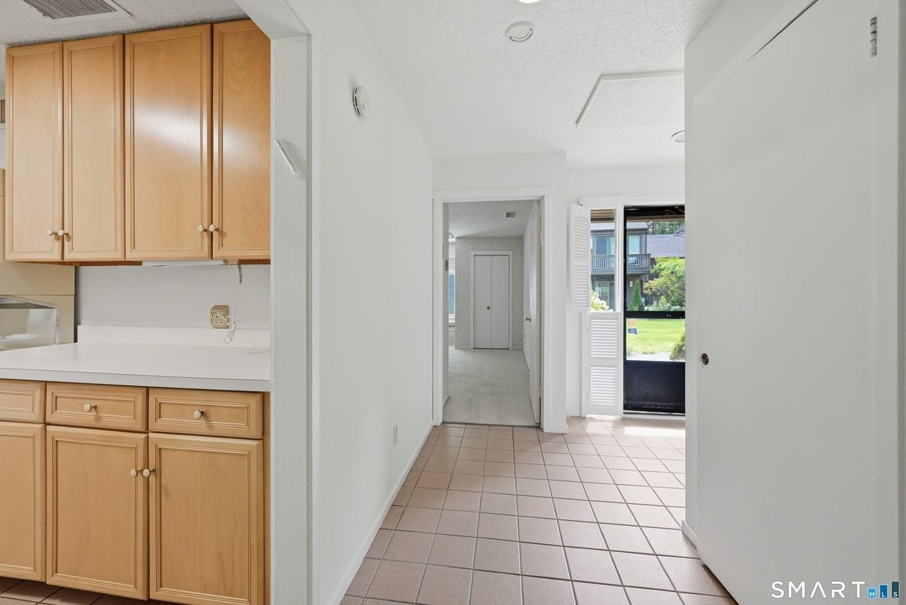 491 Heritage Vlg Unit B - Photo 6 of 33