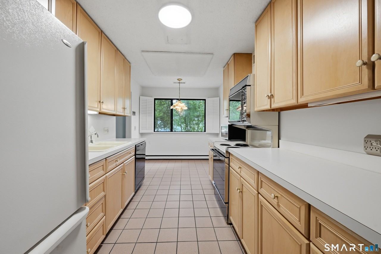 491 Heritage Vlg Unit B - Photo 7 of 33