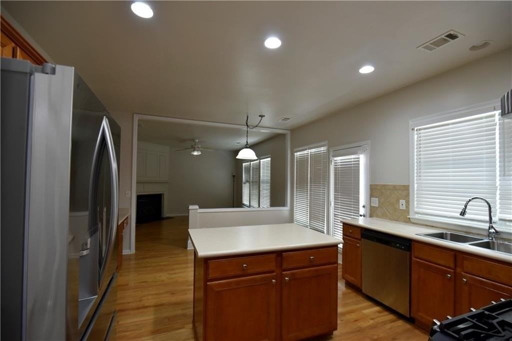2115 Vistoria Dr - Photo 4 of 30