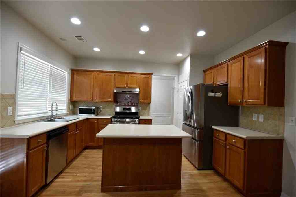 2115 Vistoria Dr - Photo 5 of 30