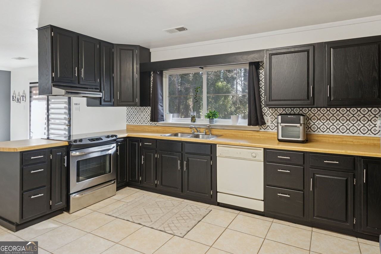 115 Pine Tree Dr #A - Photo 3 of 14