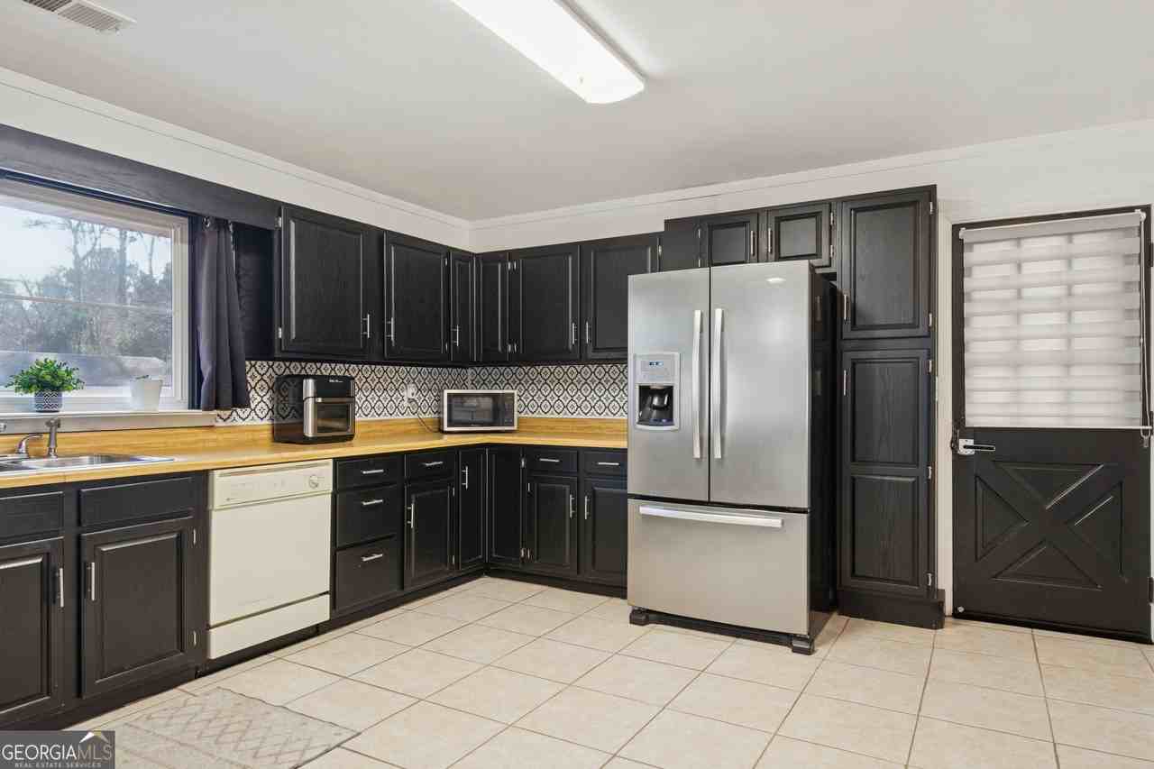 115 Pine Tree Dr #A - Photo 4 of 14