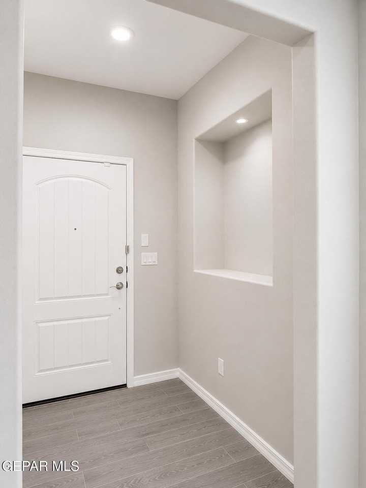 909 Malven Pl - Photo 2 of 18
