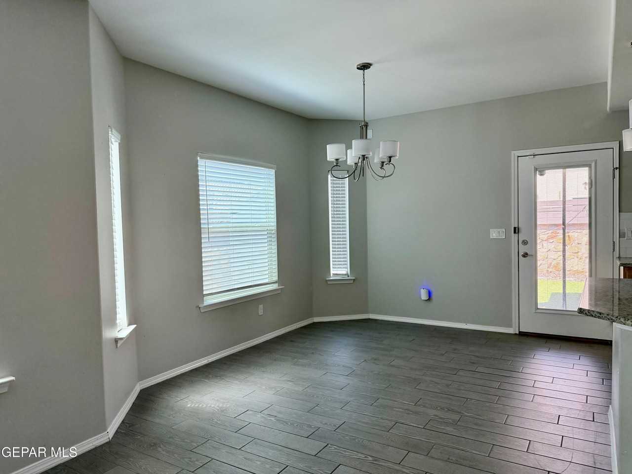 909 Malven Pl - Photo 6 of 18