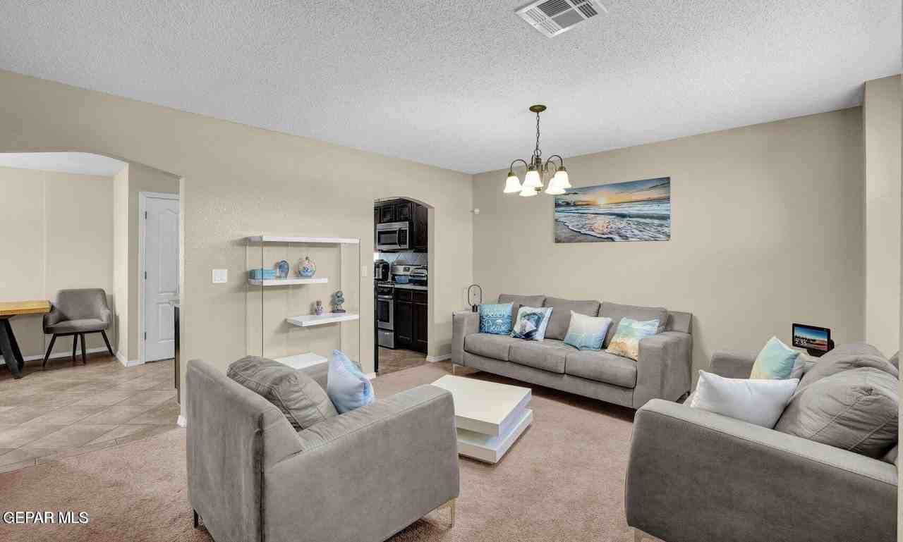 12776 Raul Mendiola Ln - Photo 2 of 11