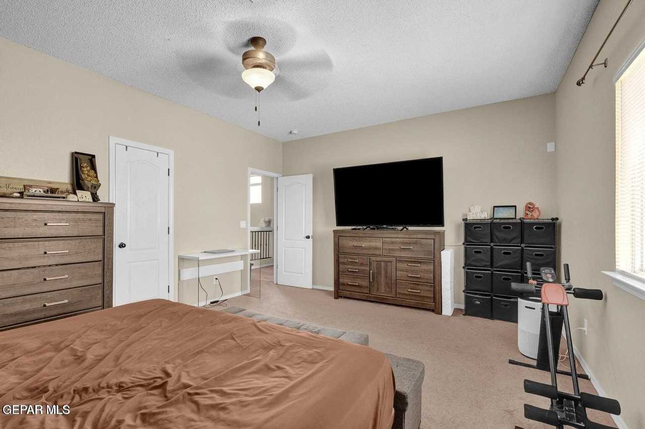 12776 Raul Mendiola Ln - Photo 4 of 11