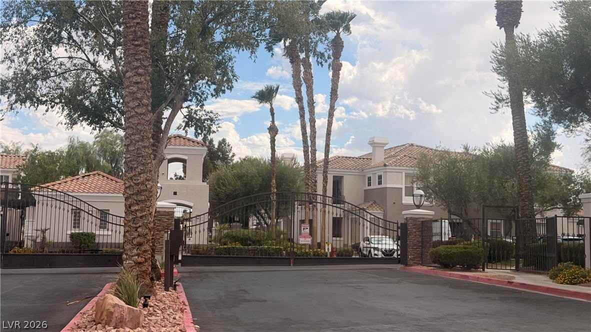 2325 Windmill Pkwy #1613
