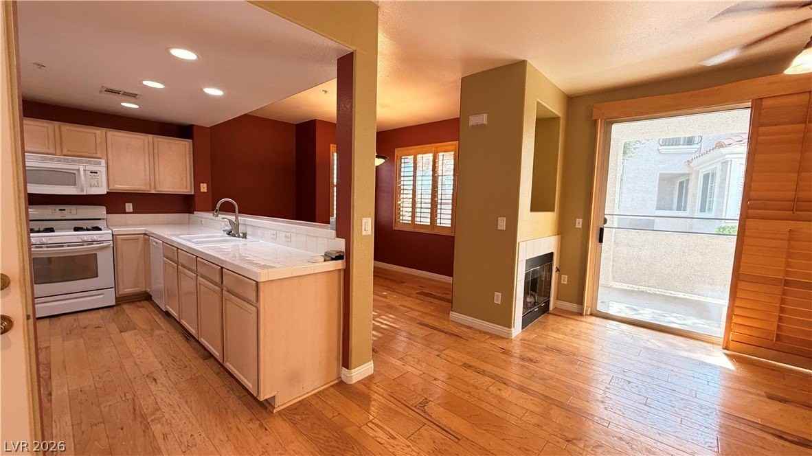 2325 Windmill Pkwy #1613 - Photo 6 of 38