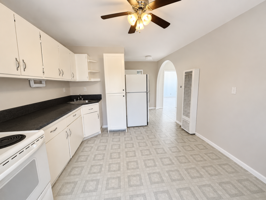 1572 North Shore Dr - Photo 2 of 10