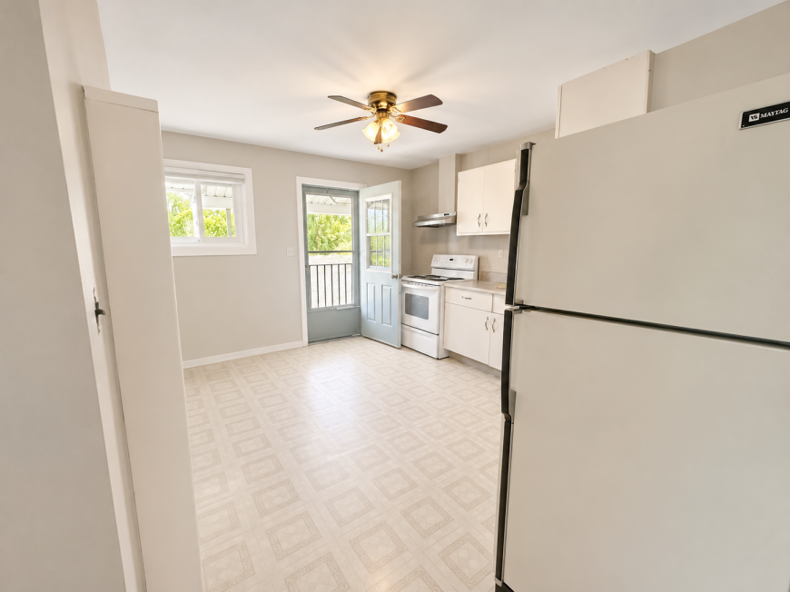 1572 North Shore Dr - Photo 3 of 10