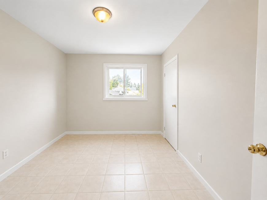 1572 North Shore Dr - Photo 5 of 10