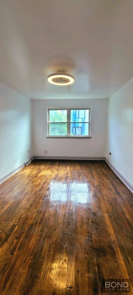 624 Underhill Ave - Photo 4 of 10