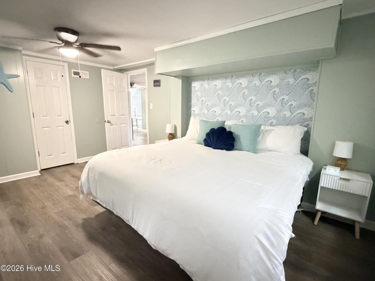 5708 Emerald Dr - Photo 3 of 18