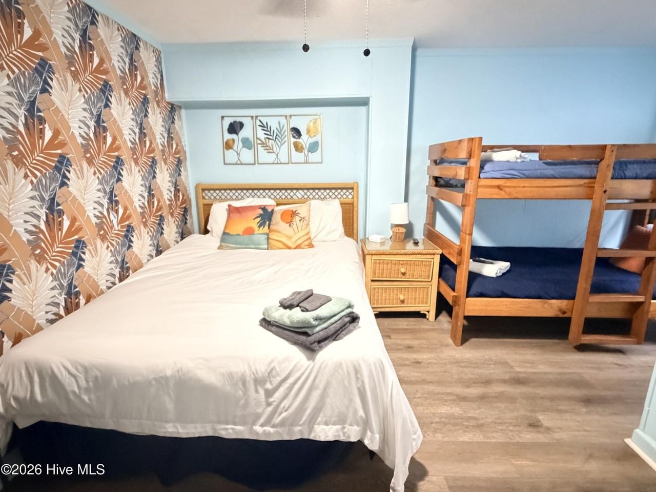 5708 Emerald Dr - Photo 4 of 18