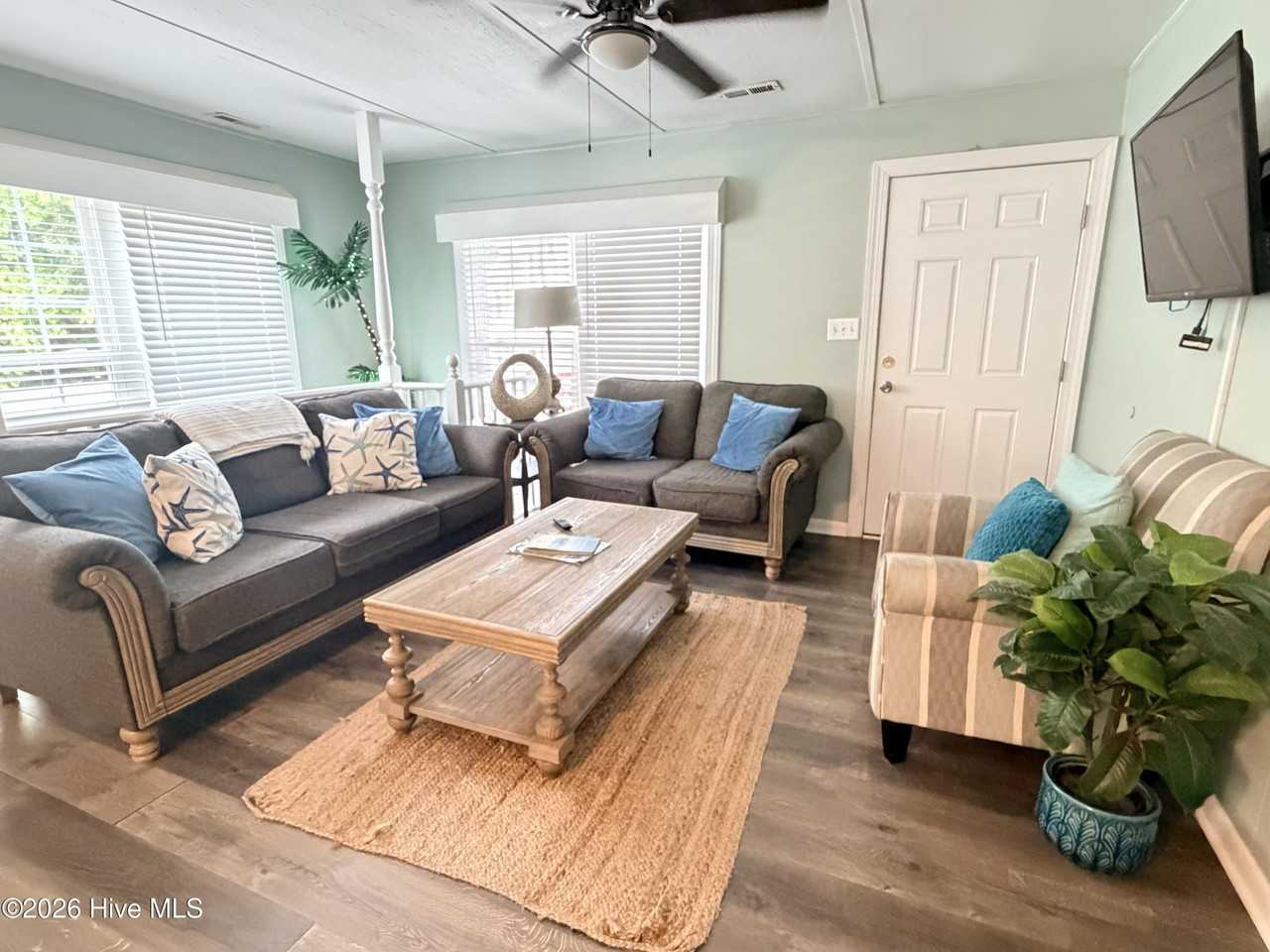 5708 Emerald Dr - Photo 6 of 18