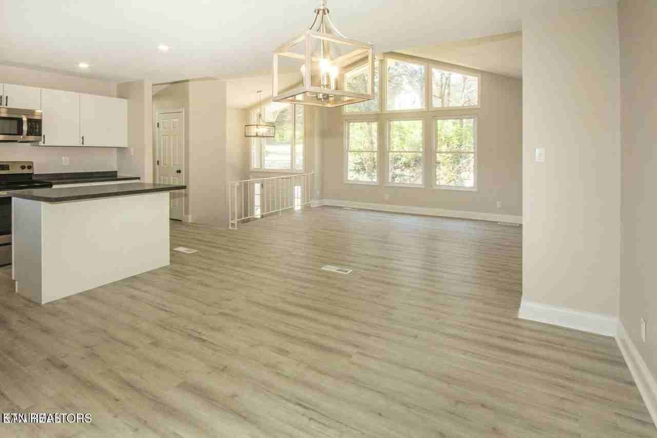 106 Newport Dr - Photo 7 of 19