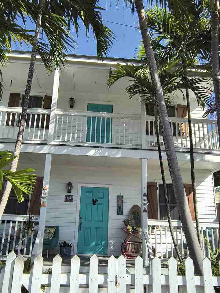208 Olivia St