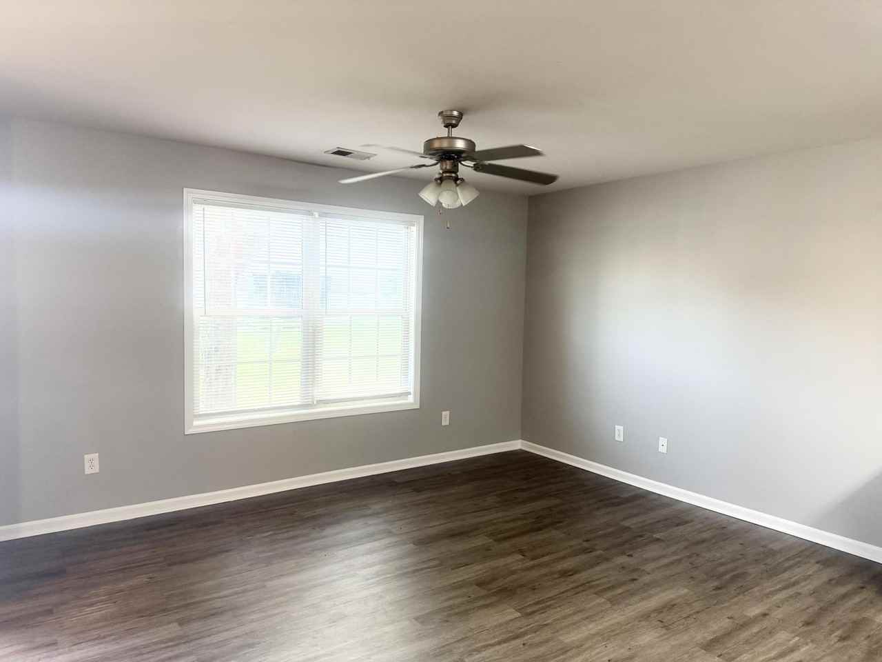3828 Pinecrest Way - Photo 5 of 19