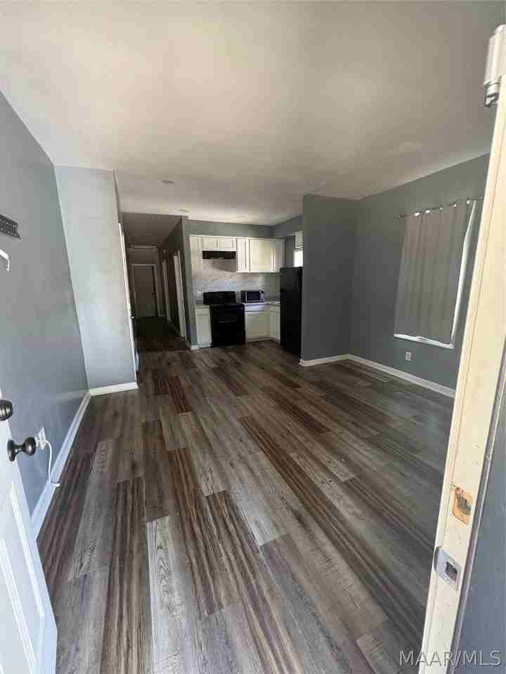 721 Central St #B - Photo 3 of 9