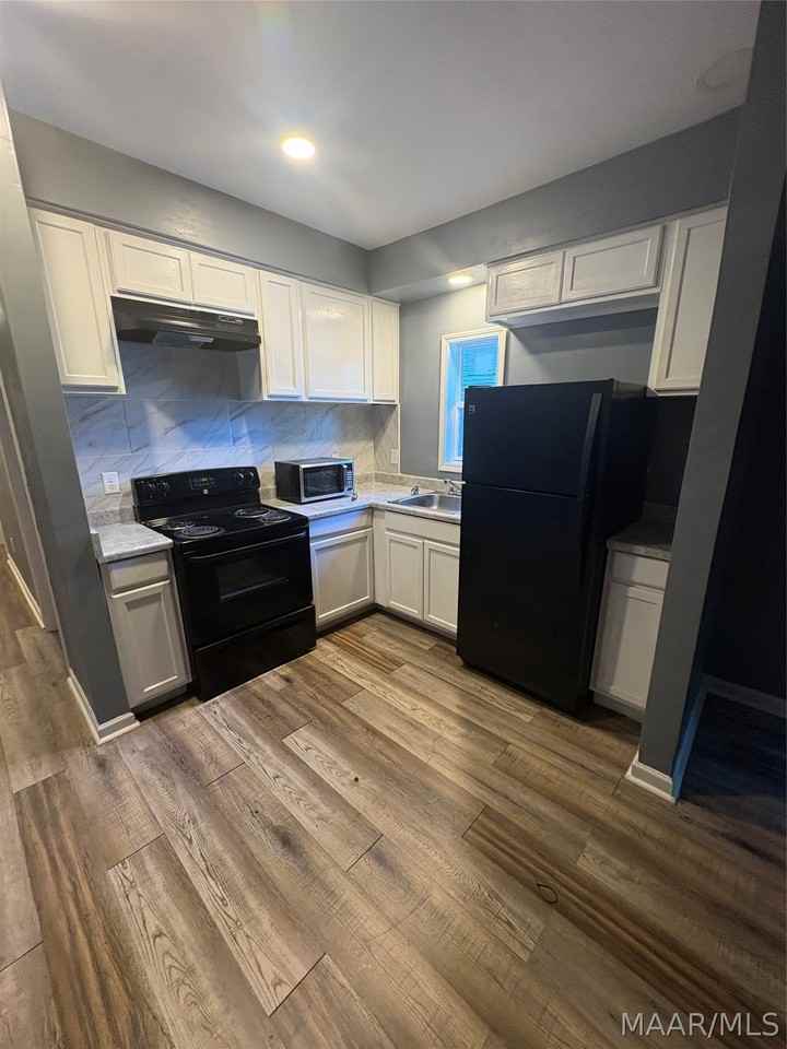 721 Central St #B - Photo 4 of 9