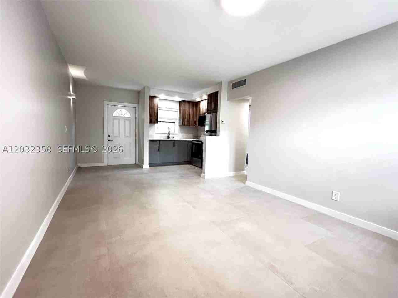1301 N 12th Ct #10A - Photo 3 of 12