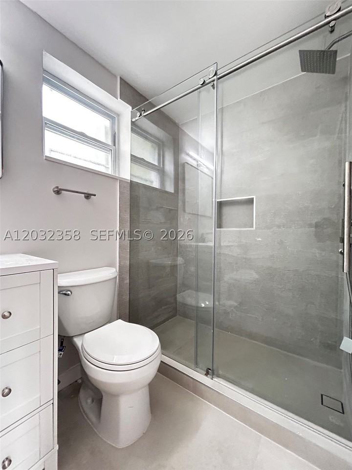 1301 N 12th Ct #10A - Photo 5 of 12