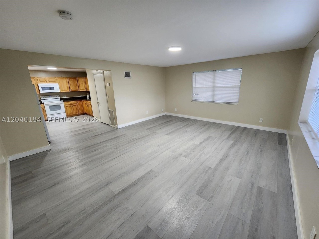 2804 Sw 16th St - Photo 4 of 19
