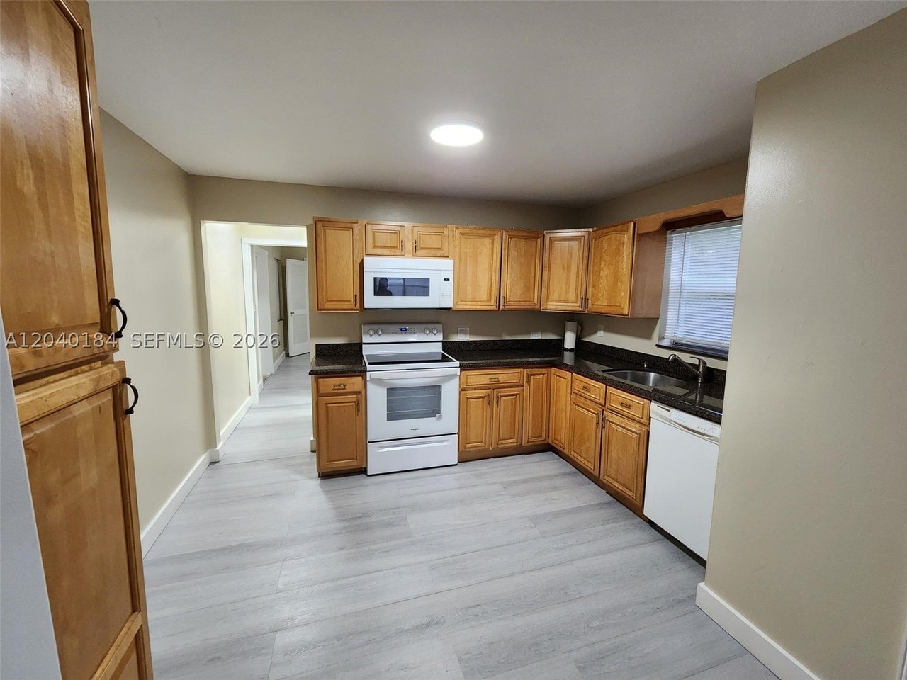 2804 Sw 16th St - Photo 5 of 19