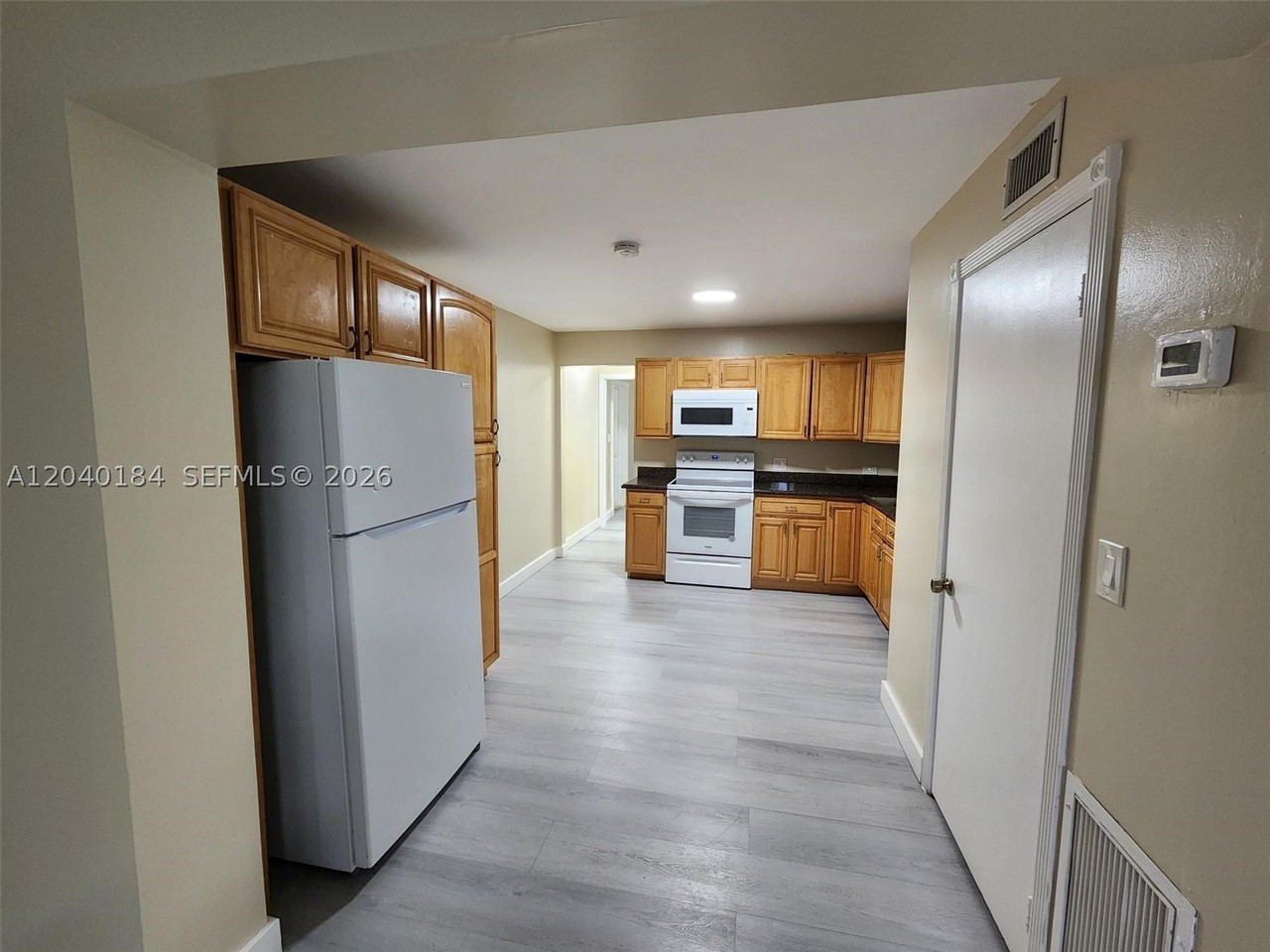 2804 Sw 16th St - Photo 6 of 19