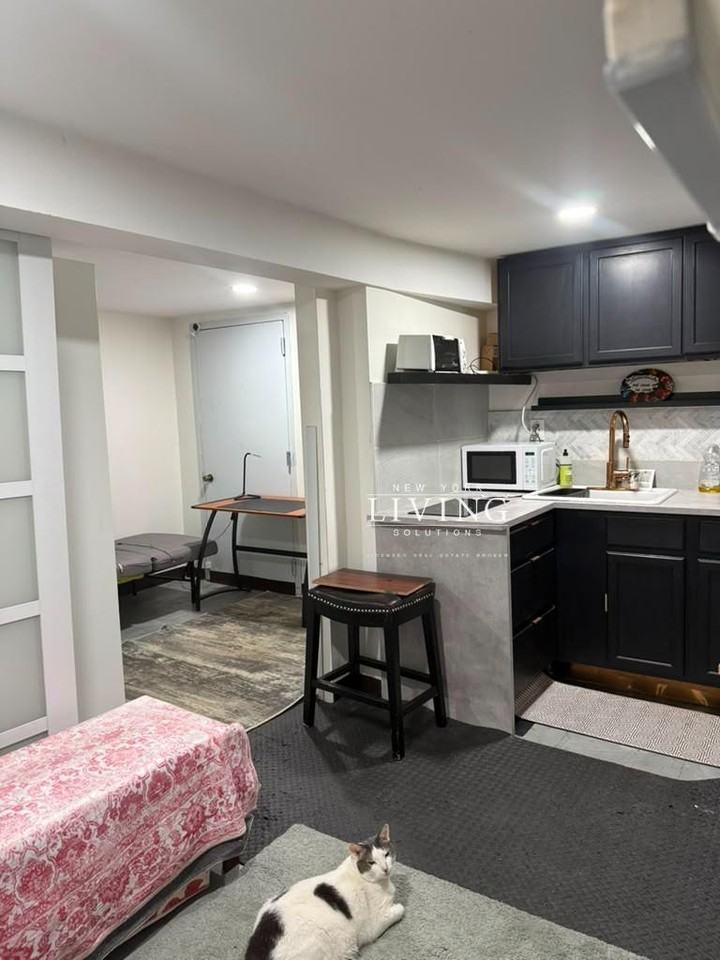 6818 Avenue L - Photo 6 of 8
