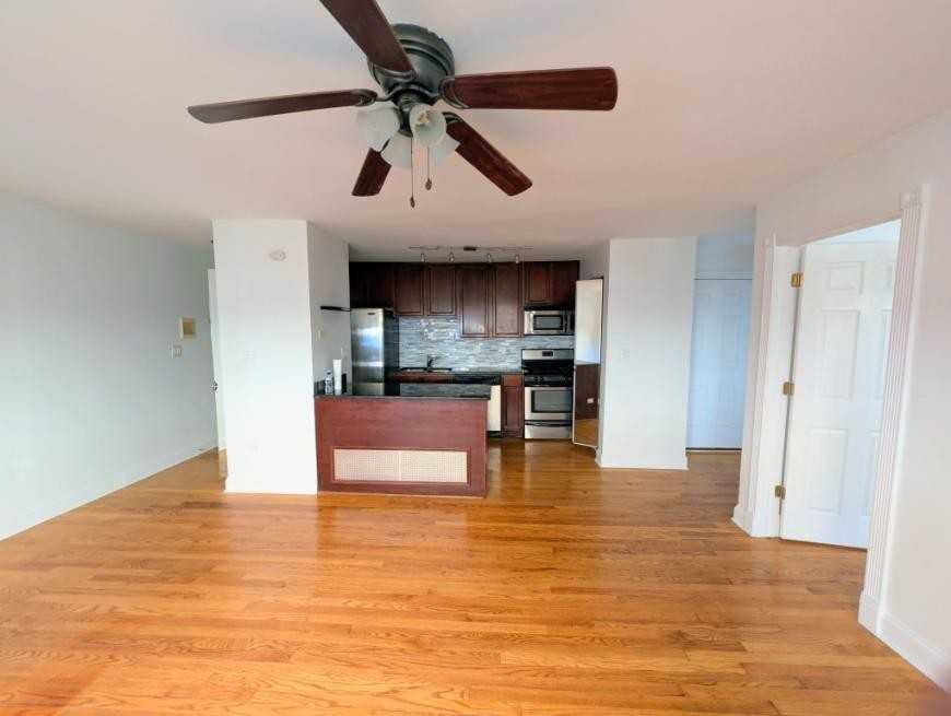 7610 N Rogers Ave - Photo 4 of 10