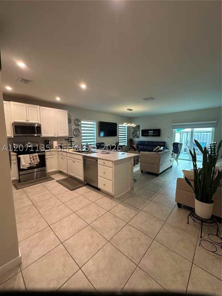 384 Nw 11th Ave #384 - Photo 6 of 16