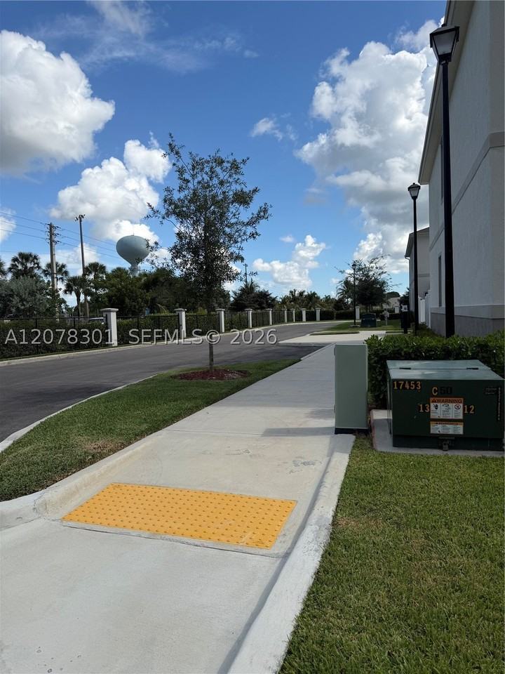 605 Nw 6th Ter - Photo 2 of 8