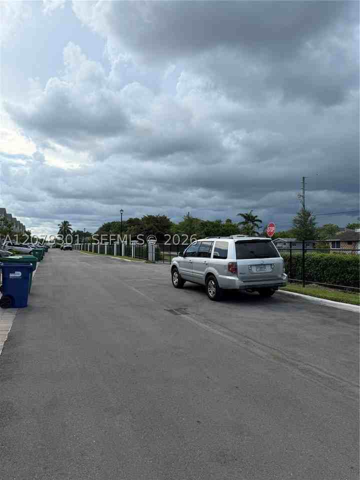 605 Nw 6th Ter - Photo 3 of 8