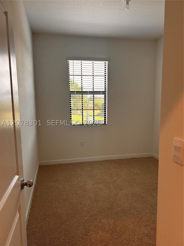 605 Nw 6th Ter - Photo 7 of 8