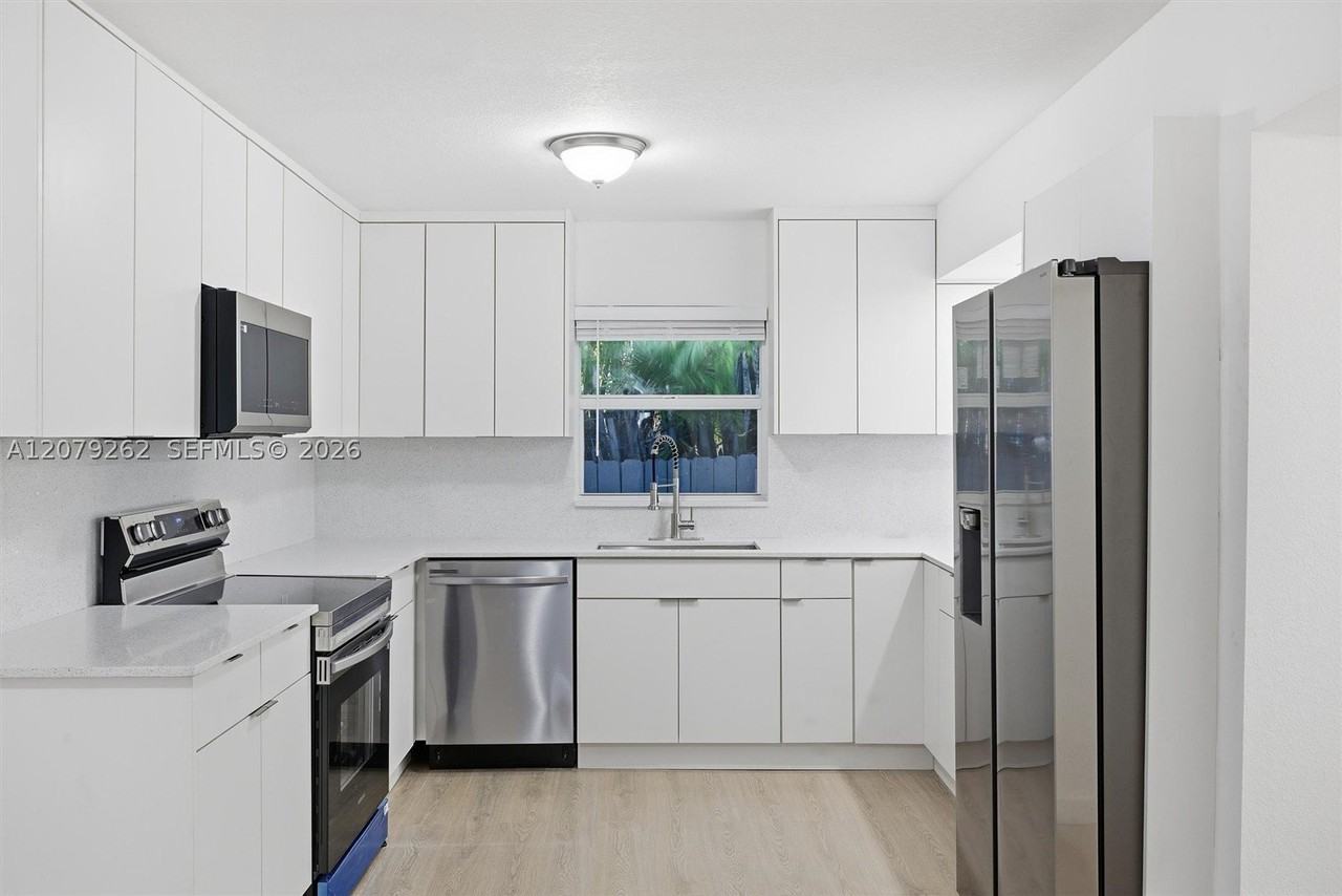 465 Ne 165th St - Photo 7 of 15