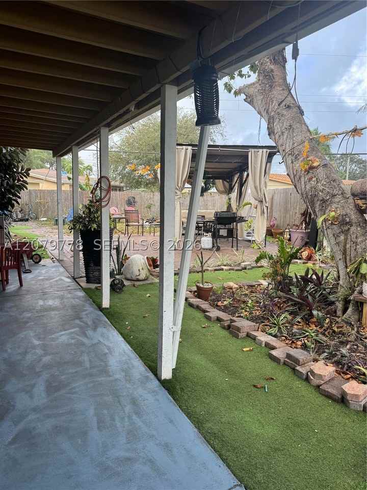 1625 Nw 9th Ave #A - Photo 3 of 16