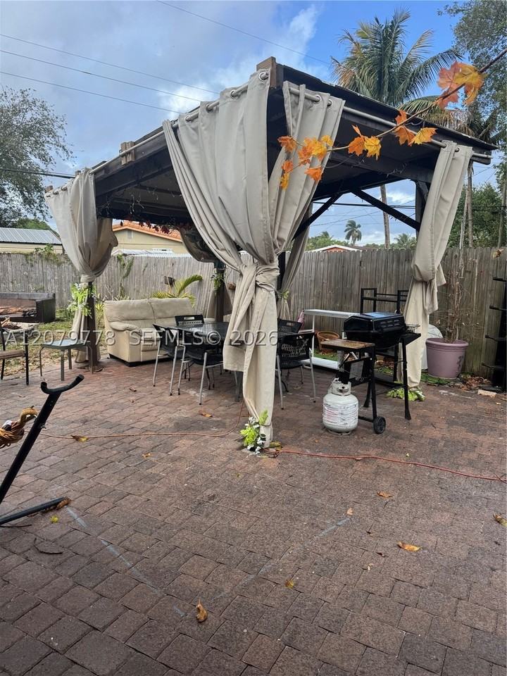 1625 Nw 9th Ave #A - Photo 4 of 16