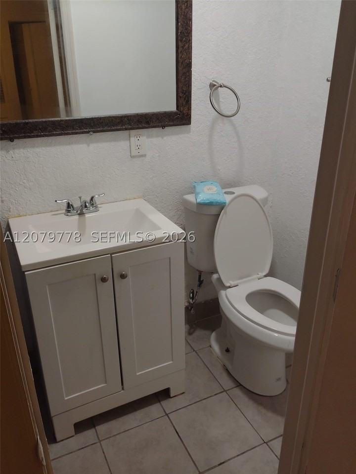 1625 Nw 9th Ave #A - Photo 5 of 16