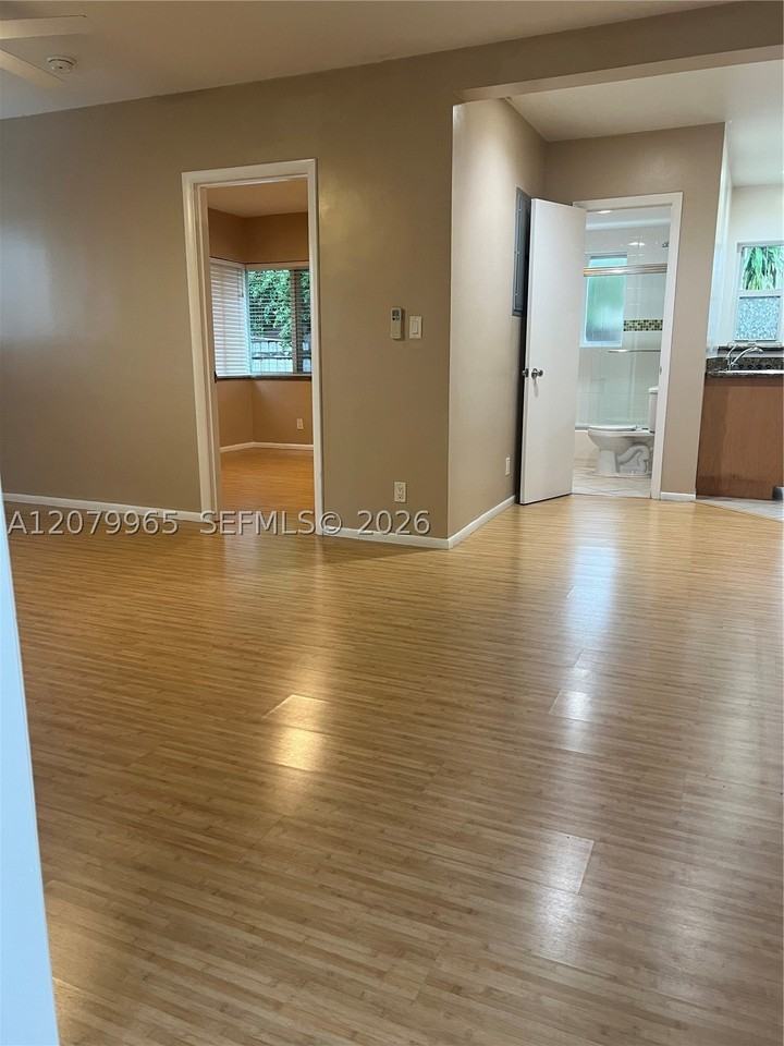 225 Se 16th Ave #5 - Photo 4 of 24