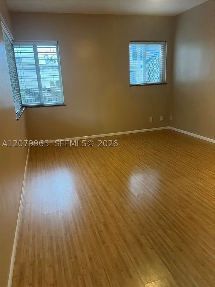 225 Se 16th Ave #5 - Photo 7 of 24