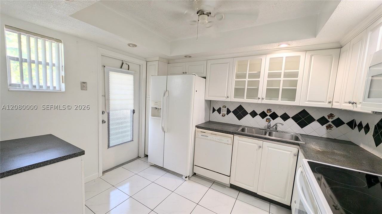 19051 Ne 2nd Ave #1507 - Photo 3 of 8