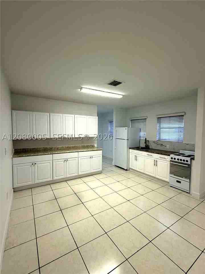 1436 Sw 5th St #0 - Photo 2 of 12