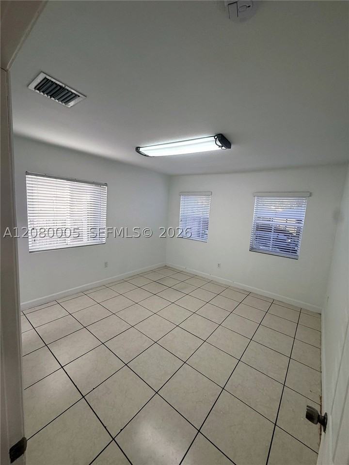 1436 Sw 5th St #0 - Photo 5 of 12