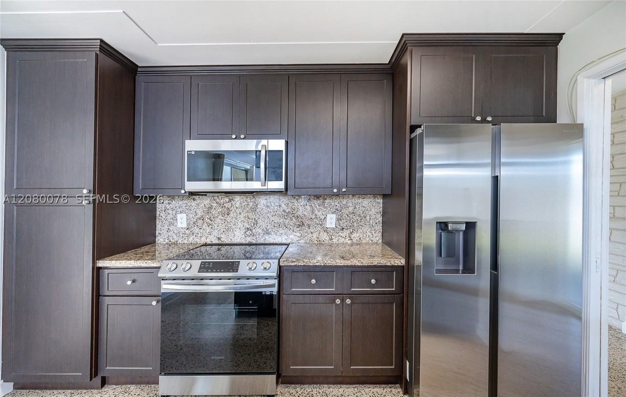 8810 Sw 43rd Ter - Photo 4 of 25