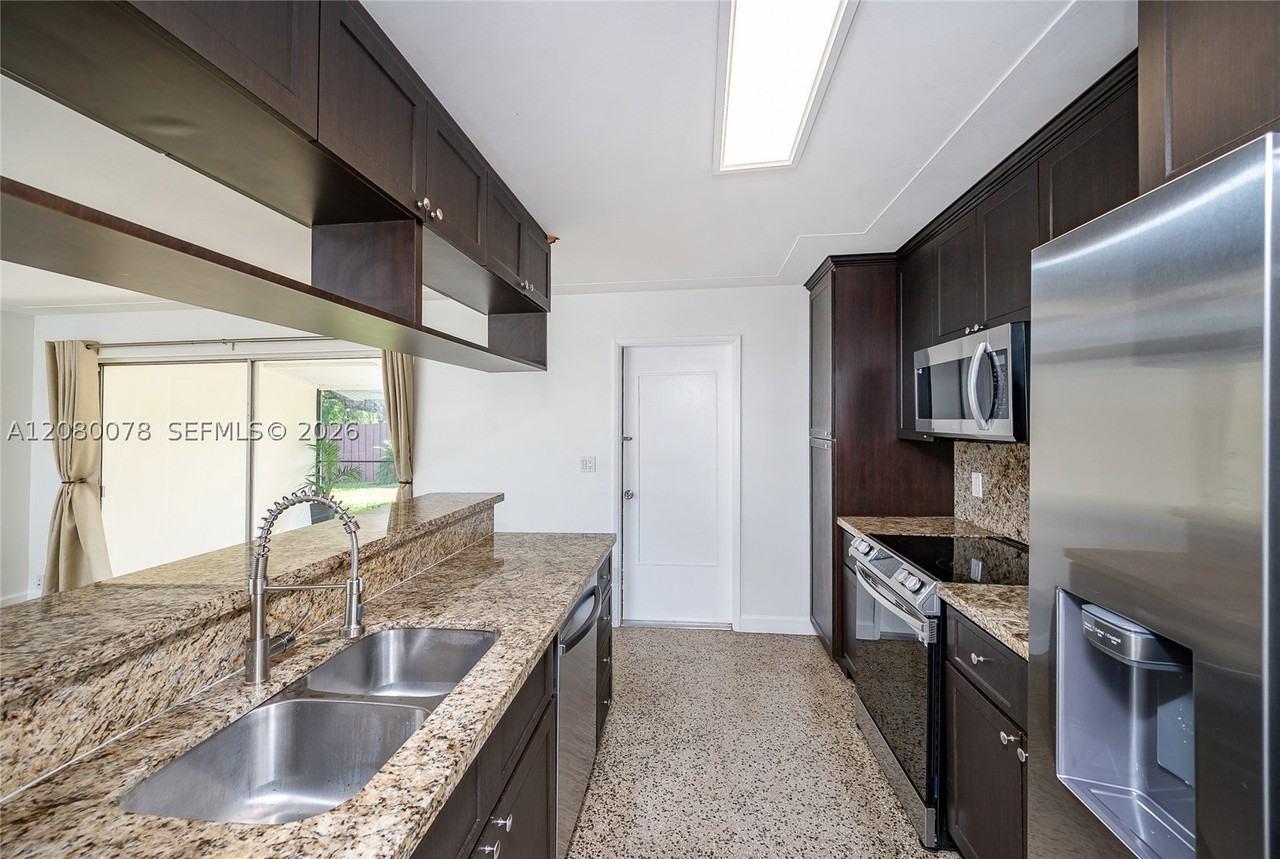8810 Sw 43rd Ter - Photo 5 of 25
