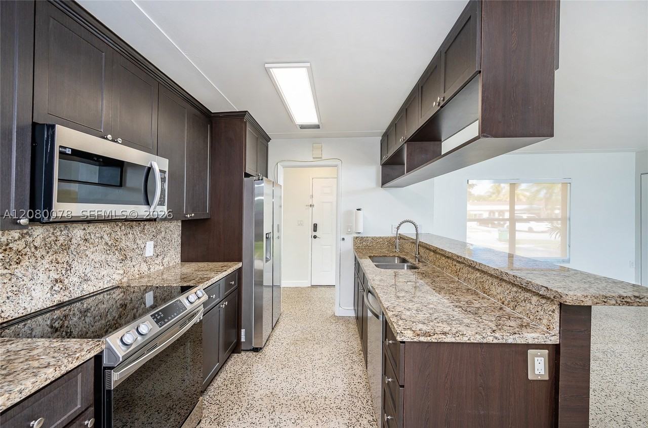 8810 Sw 43rd Ter - Photo 6 of 25