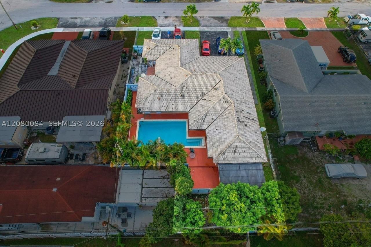 326 E 34th St - Photo 3 of 20